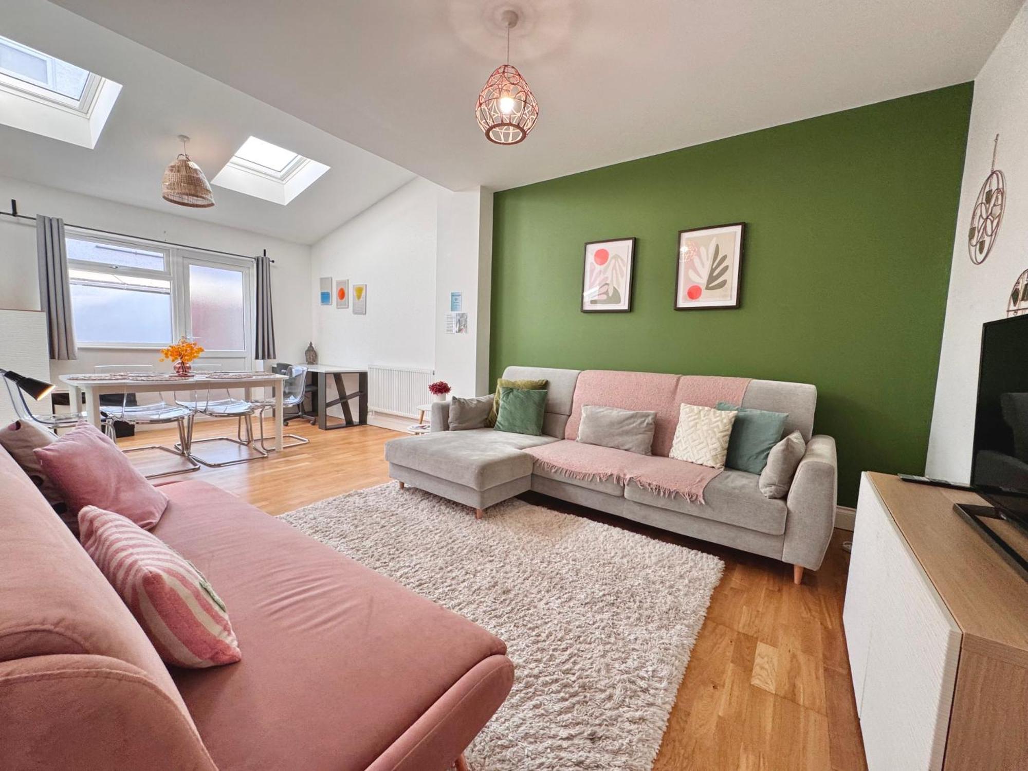 Apartment Modern 1-bed 30min To & Parking London