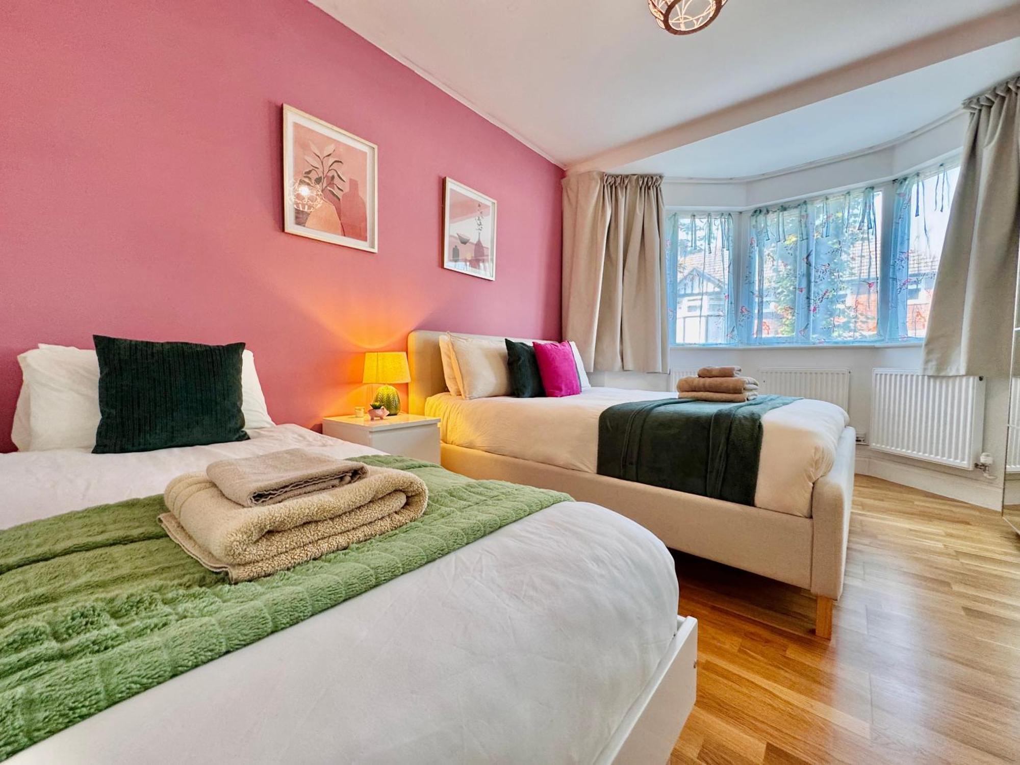 Modern 1-bed 30min To & Parking *